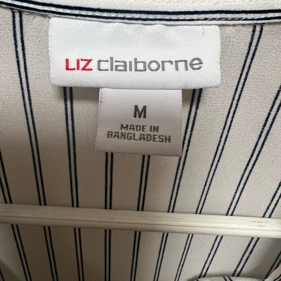 Liz Claiborne sleeveless, button up - Picture 2 of 3